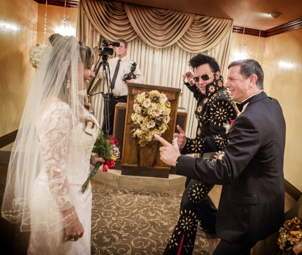 Elvis Presley no casamento em Las Vegas Elvis Presley no casamento em Las Vegas