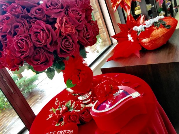 Decoração do Dia dos Namorados na Chocolates Plantanos - Loja de Fábrica em Dois Irmãos