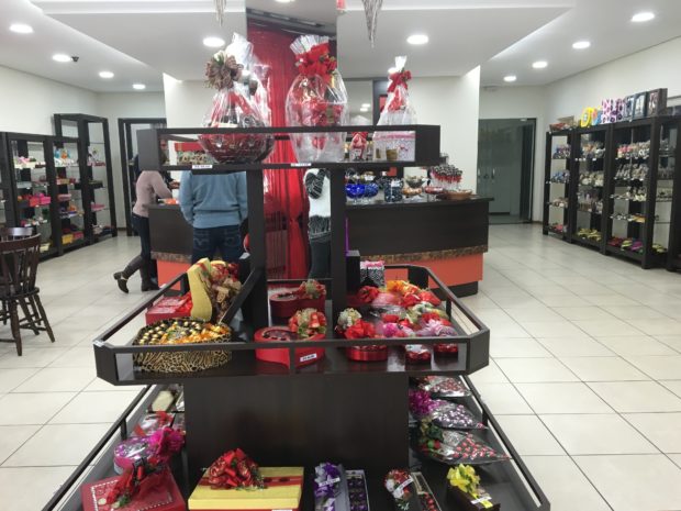 Interior da Chocolates Plantanos - Loja de Fábrica em Dois Irmãos
