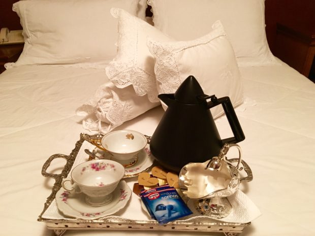 Chá no quarto, um mimo da Pousada Florença em Gramado no Rio grande do Sul