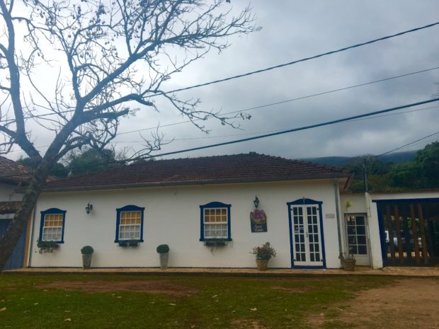Fachada da Pousada Casa de Violeta