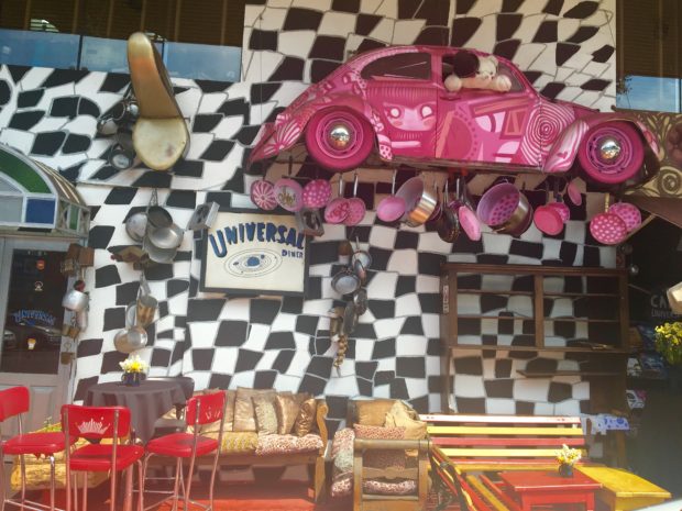 Entrada do Universal Diner