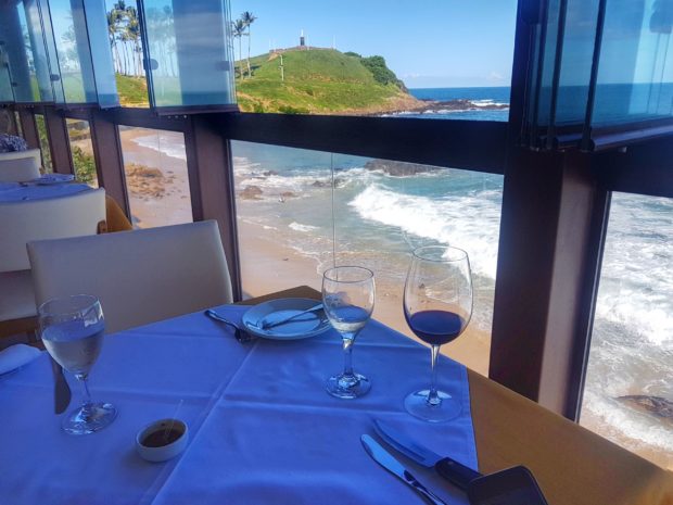 Almoçando no Restaurante Barravento, curtindo a vista do Cristo.