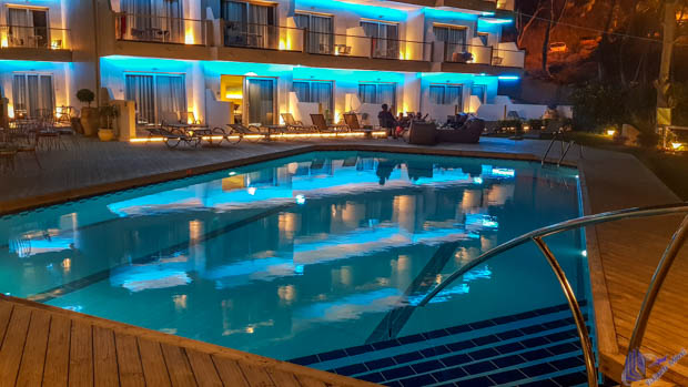 foto noturna piscina hotel ionian hill zakynthos