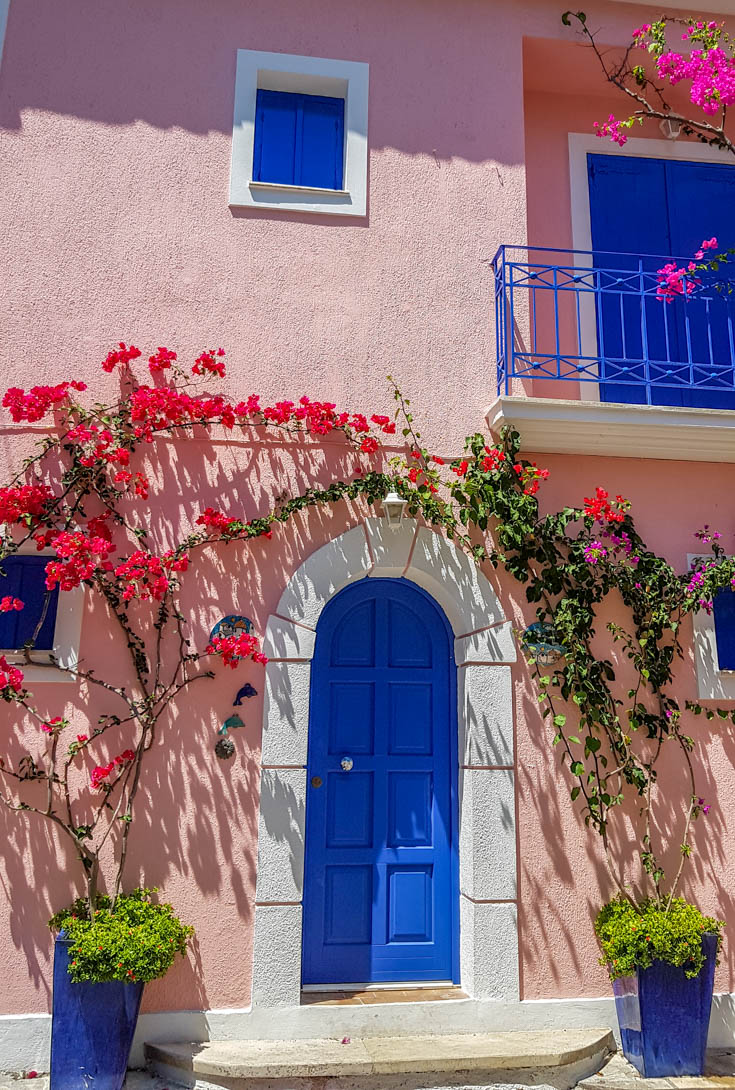Porta no vilarejo de Assos, próximo a Fiskardo em Kefalônia - Grécia