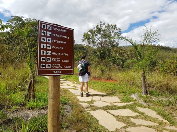 Trilha no Salto Corumbá - Goiás