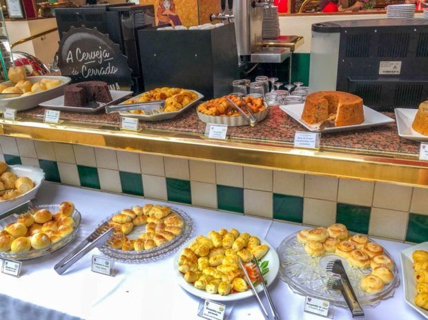 Pães do café da manhã do Castro's hospedagem em Goiânia
