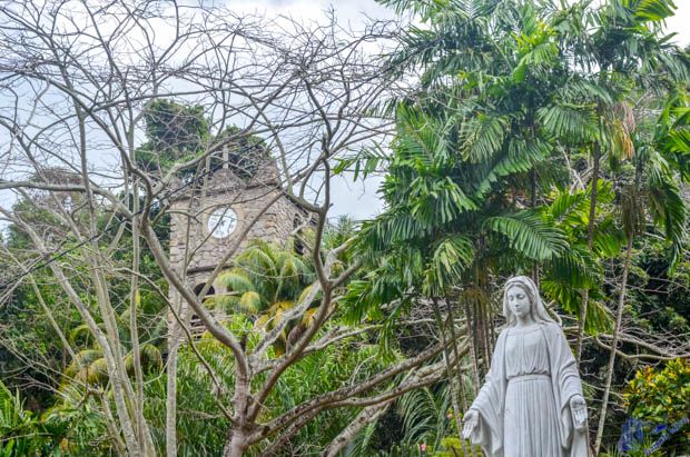 Imagem de Nossa Senhora no jardim La Domus em Mahe - Seychelles Imagem de Nossa Senhora no jardim La Domus em Mahe - Seychelles