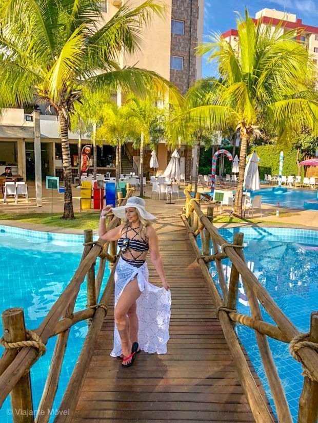 Ponte entre as piscinas do Le Jardin