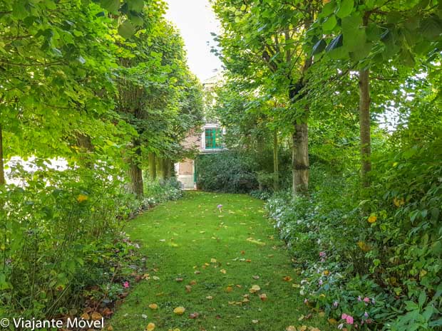Jardim Clos Normand na casa de Monet em Giverny na França