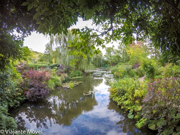 Jardim de água na casa de Monet em Giverny na França