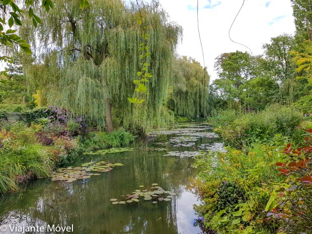 Jardim de água na casa de Monet em Giverny na França