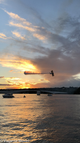 Apresentação de aviões no Pontão do Lago Sul em Brasília