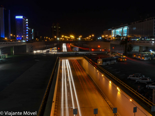 Roteiro romântico em Brasília com um passeio noturno