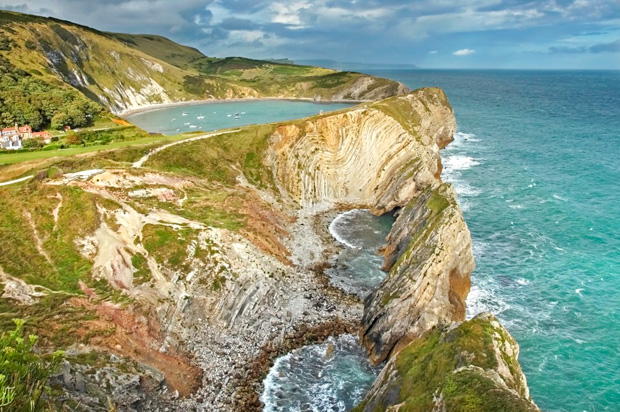 Lulworth, uma praia na Costa Jurássica da Inglaterra