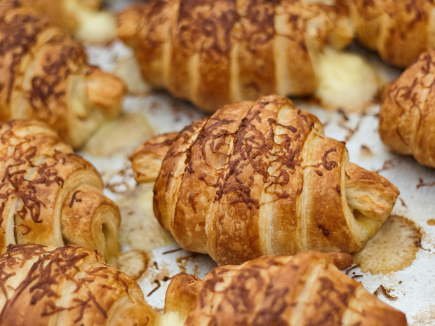 Não deixe de provar um croissant na sua viagem a Paris