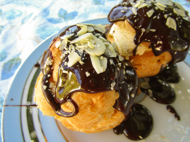 Profiteroles um doce para provar na sua viagem a Paris