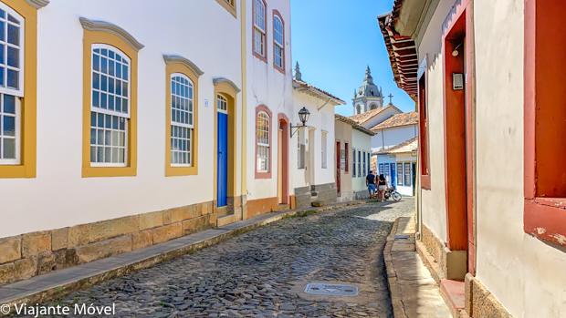 Rua Típica Da Cidade Histórica De Sao Joao Del Rei Conhecida Como Rua De  Casas Tortas Imagem Editorial - Imagem de arquitetura, estilo: 250284115