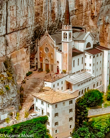 Madonna della Corona, Itália – incrível igreja encravada na rocha